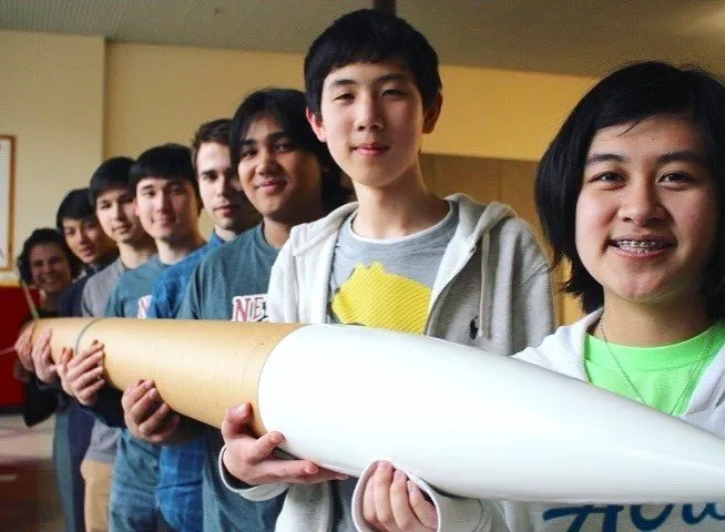 Students with a giant nose cone, 2017